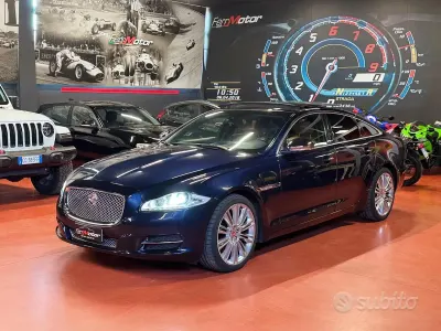 Usata Jaguar XJ 275 CV (202 kW) 2014 Bluazzurro Berlina