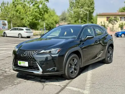 Usata Lexus UX 250h Sport Line 152 CV (111 kW) 2023 Nero SUV