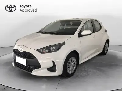 Nuova Toyota Yaris Hybrid 116 CV (85 kW) 2026 Grigio Berlina