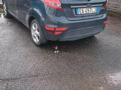 Usata Ford Fiesta 97 CV (71 kW) 2010 Grigio Utilitaria