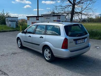 Usado Ford Focus 100 HP (73 kW) 2001 Cinzento Carrinha