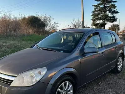 Usata Opel Astra 105 CV (77 kW) 2004 Grigio Utilitaria