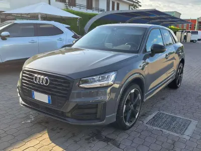 Usata Audi Q2 Black Edition 116 CV (85 kW) 2020 Grigio SUV