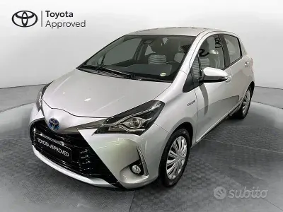 Usata Toyota Yaris Hybrid Active 116 CV (85 kW) 2020 Grigio Berlina