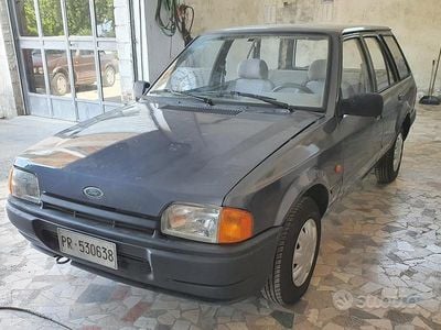 Usata Ford Escort 61 CV (44 kW) 1988 Grigio Station wagon