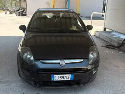 Usata Fiat Grande Punto 75 CV (55 kW) 2011 Grigio Utilitaria