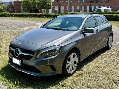 Usata Mercedes A180 109 CV (80 kW) 2016 Grigio Utilitaria