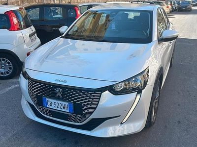 Usata Peugeot e-208 Allure 100 kW (136 CV) 2021 Bianco Utilitaria
