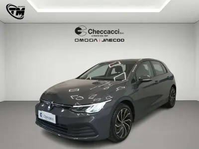 Usata VW Golf VIII Life 110 CV (80 kW) 2022 Grigio Berlina
