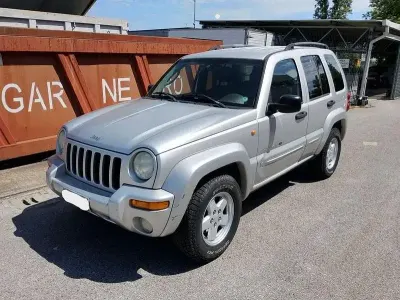 Usata Jeep Cherokee Limited 149 CV (109 kW) 2003 Grigio SUV