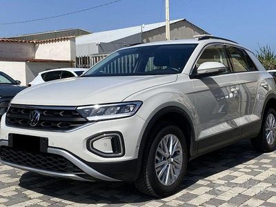 Usata VW T-Roc Life 116 CV (85 kW) 2024 Grigio SUV