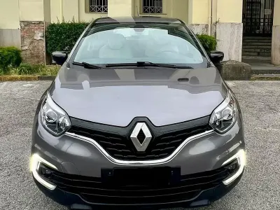Usata Renault Captur 90 CV (66 kW) 2019 Grigio SUV