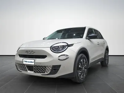 Usata Fiat 600 101 CV (74 kW) 2025 Crema cappuccino metallizzato SUV