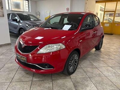 Usata Lancia Ypsilon Gold 69 CV (50 kW) 2016 Rosso Utilitaria