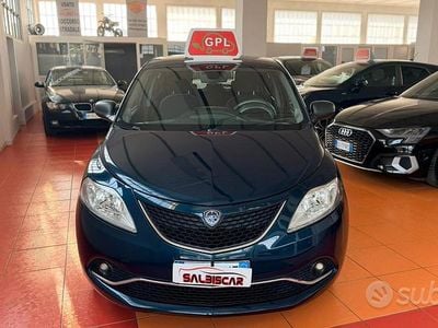 Begagnad Lancia Ypsilon Gold 69 HK (50 kW) 2016 Grön Halvkombi