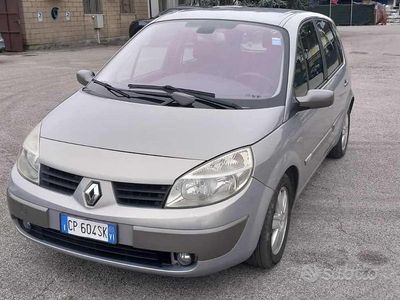 Usata Renault Scénic II 100 CV (73 kW) 2004 Grigio Monovolume