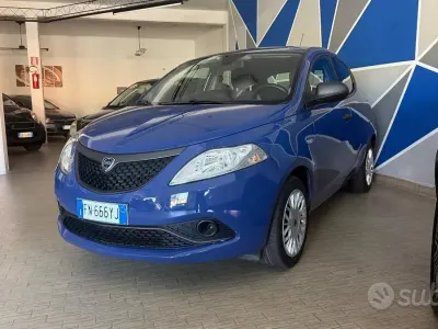 Usata Lancia Ypsilon Platinum 95 CV (69 kW) 2018 Bluazzurro Utilitaria