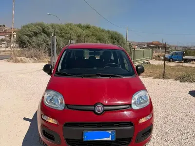 Usata Fiat Panda Easy 80 CV (58 kW) 2015 Rosso Utilitaria