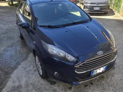 Usata Ford Fiesta 75 CV (55 kW) 2015 Blu Utilitaria