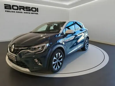 Usata Renault Captur Techno 94 CV (69 kW) 2023 Bic blu marine / tetto bianco SUV