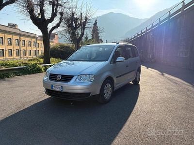Usata VW Touran Trendline 101 CV (74 kW) 2004 Grigio Monovolume
