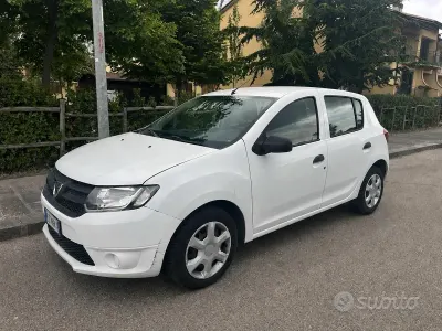 Usata Dacia Sandero Ambiance 75 CV (55 kW) 2016 Bianco Berlina