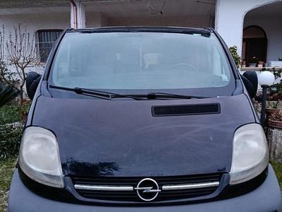 Usata Opel Vivaro 100 CV (73 kW) 2005 Nero Monovolume