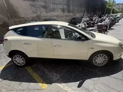 Usata Lancia Delta 120 CV (88 kW) 2009 Utilitaria