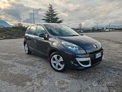 Usata Renault Scénic III 110 CV (80 kW) 2010 Grigio Monovolume