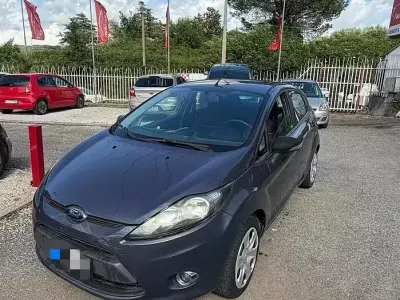 Usata Ford Fiesta 60 CV (44 kW) 2012 Grigio Berlina