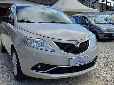 Usado Lancia Ypsilon Gold 69 CV (50 kW) 2018 Beige Utilitario