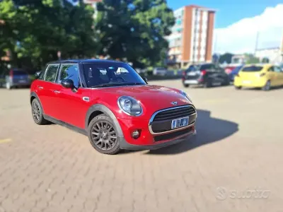 Begagnad Mini Cooper D 116 HK (85 kW) 2016 Röd Halvkombi