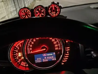 Usado Mini Cooper 170 CV (125 kW) 2016 Gris Utilitario