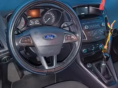 Usata Ford Focus 95 CV (69 kW) 2015 Grigio Berlina