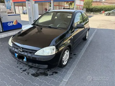 Usata Opel Corsa 58 CV (42 kW) 2001 Nero Utilitaria