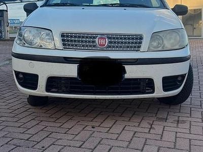 Usata Fiat Punto Dynamic 60 CV (44 kW) 2005 Bianco Utilitaria