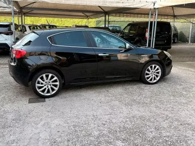 Usata Alfa Romeo Giulietta 105 CV (77 kW) 2012 Nero Utilitaria