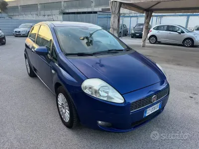Usata Fiat Grande Punto 65 CV (47 kW) 2006 Blu Utilitaria
