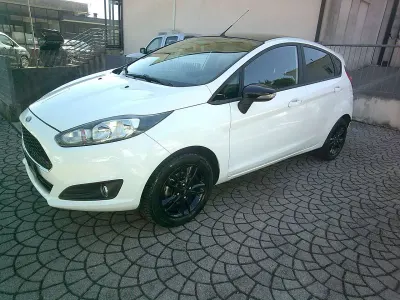 Usata Ford Fiesta 80 CV (58 kW) 2017 Bianco Utilitaria