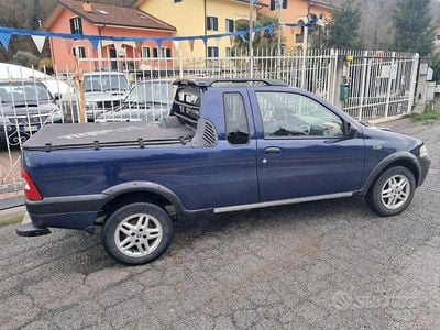 Begagnad Fiat Strada 80 HK (58 kW) 2006 Blå