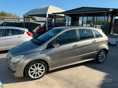 Usata Mercedes B180 109 CV (80 kW) 2008 Grigio Monovolume