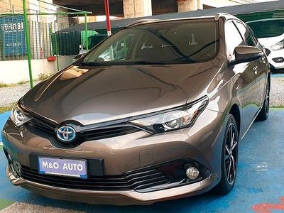 Usata Toyota Auris Hybrid 99 CV (72 kW) 2017 Grigio Station wagon