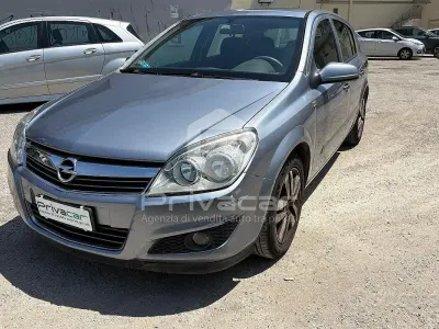 Usata Opel Astra Cosmo 110 CV (80 kW) 2009 Blu Utilitaria
