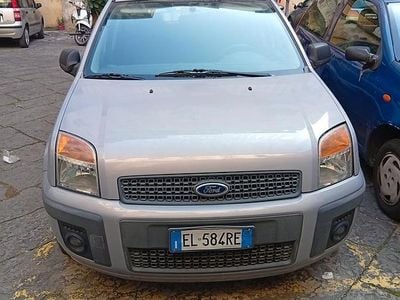 Usata Ford Fusion 80 CV (58 kW) 2012 Grigio Utilitaria