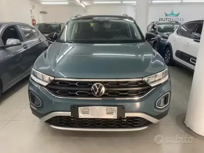 Usata VW T-Roc Life 116 CV (85 kW) 2025 Verde SUV