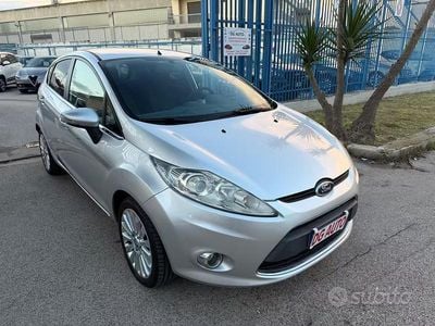 Usata Ford Fiesta Titanium 82 CV (60 kW) 2009 Grigio Berlina