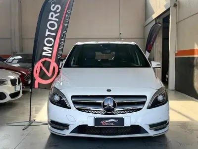 Usata Mercedes B200 Premium 136 CV (100 kW) 2013 Bianco Utilitaria