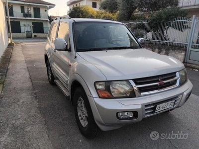 Usata Mitsubishi Pajero 165 CV (121 kW) 2001 Grigio SUV