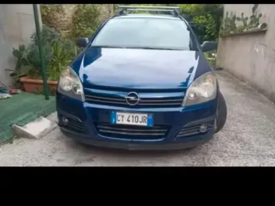 Usata Opel Astra 101 CV (74 kW) 2005 Blu Station wagon