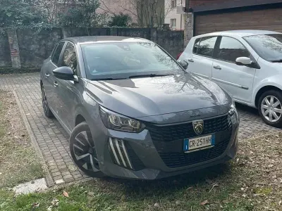 Usata Peugeot 208 75 CV (55 kW) 2024 Utilitaria